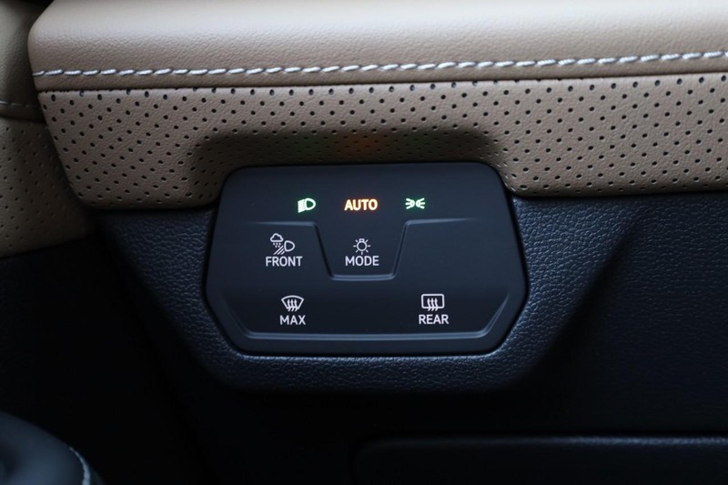 Volkswagen Atlas Cross Sport Vehicle Image 17