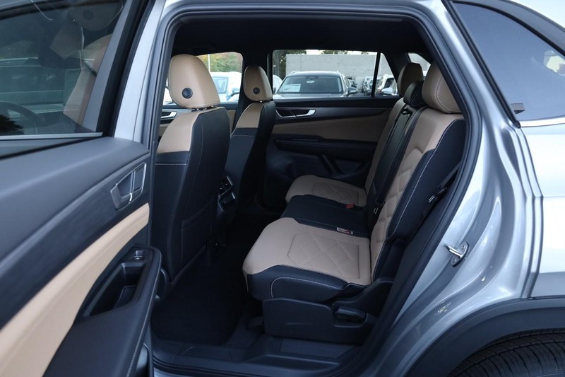 Volkswagen Atlas Cross Sport Vehicle Image 19