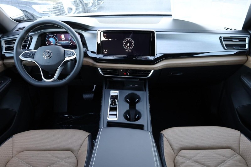 Volkswagen Atlas Cross Sport Vehicle Image 21
