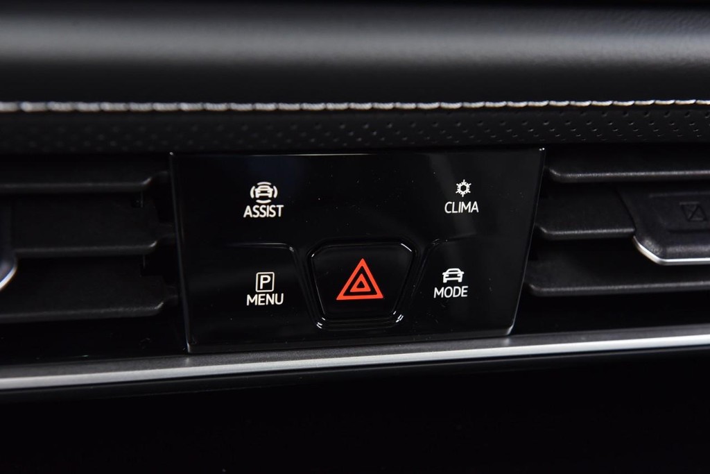 Volkswagen Atlas Vehicle Full-screen Gallery Image 15