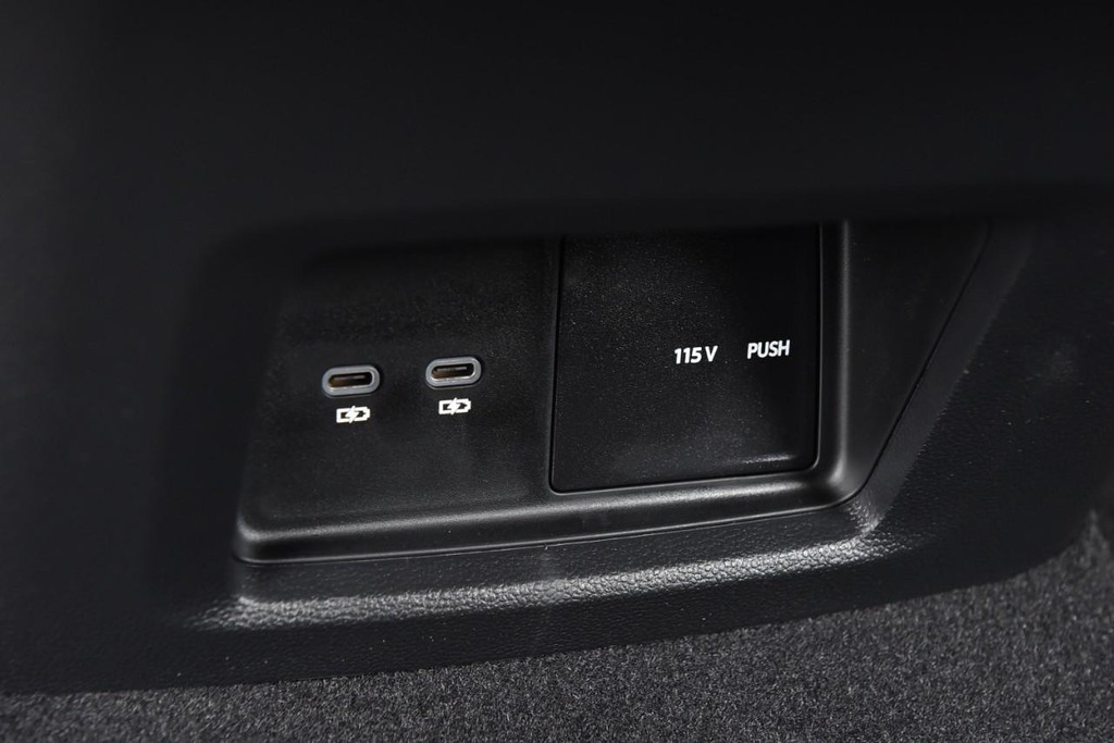 Volkswagen Atlas Vehicle Full-screen Gallery Image 24