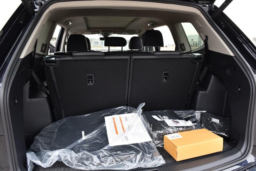 Volkswagen Atlas Vehicle Full-screen Gallery Image 26