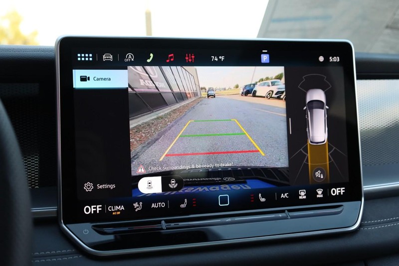 Volkswagen Tiguan Vehicle Image 14