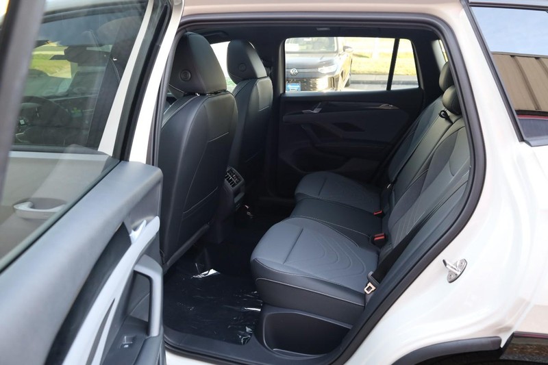 Volkswagen Tiguan Vehicle Image 21