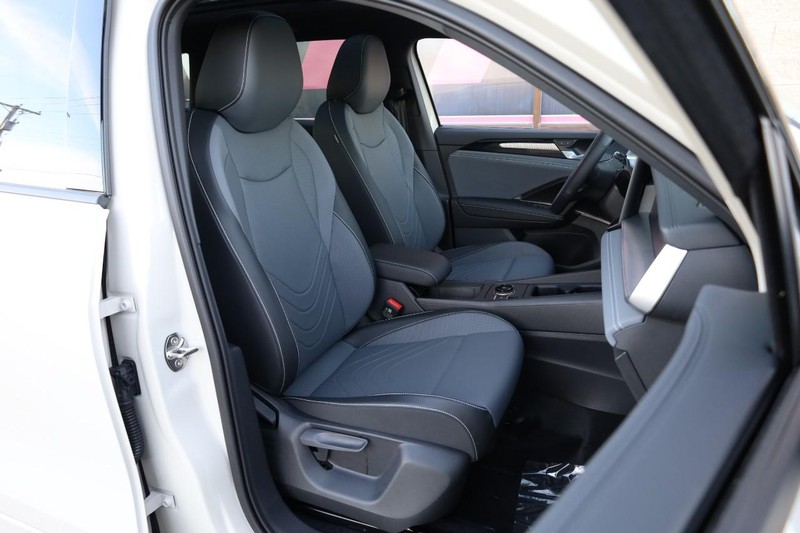 Volkswagen Tiguan Vehicle Image 25