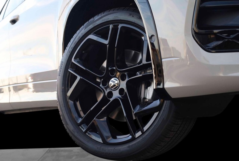 Volkswagen Tiguan Vehicle Image 03