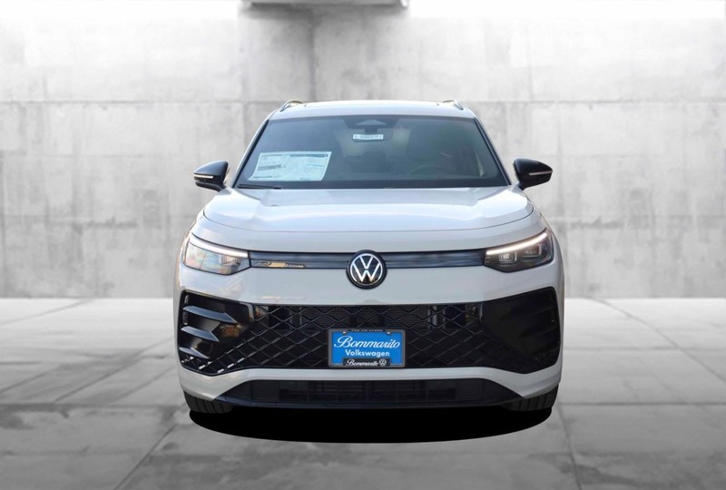 Volkswagen Tiguan Vehicle Image 04