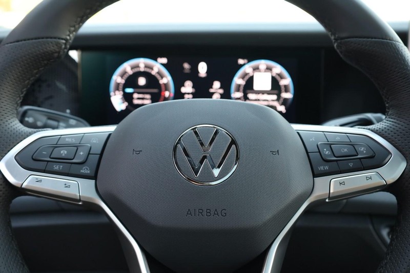 Volkswagen Tiguan Vehicle Image 11