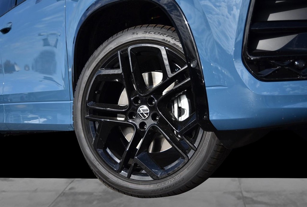 Volkswagen Tiguan Vehicle Full-screen Gallery Image 3