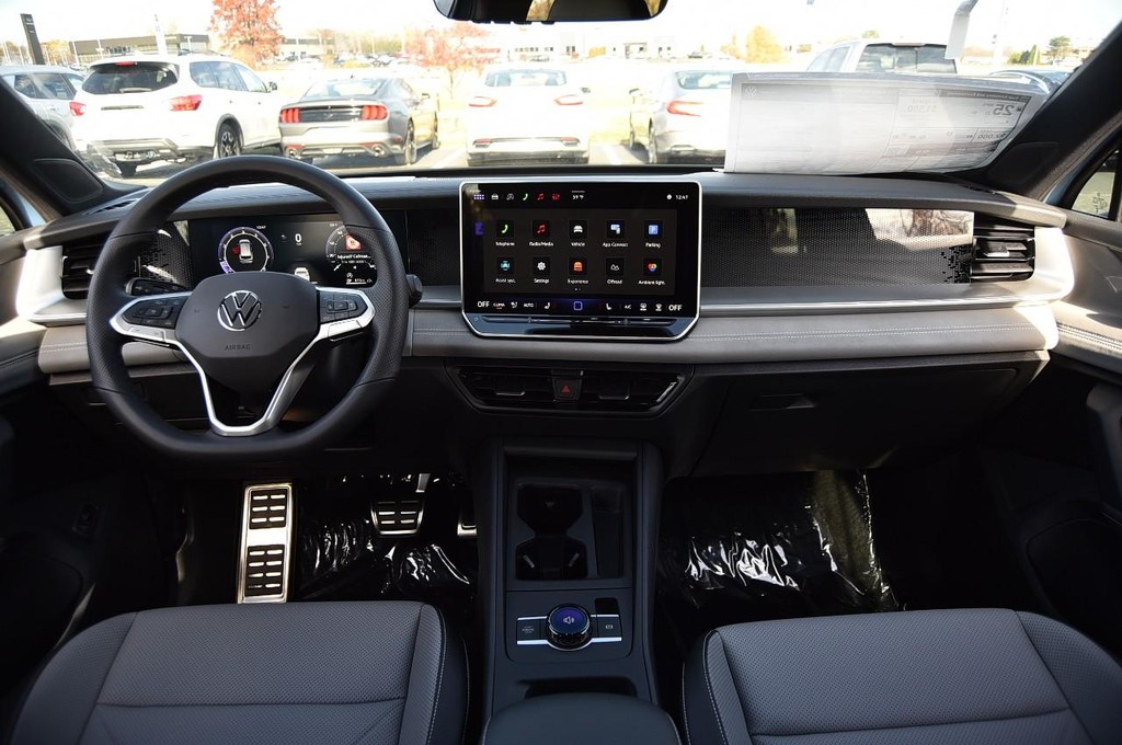 Volkswagen Tiguan Vehicle Full-screen Gallery Image 7