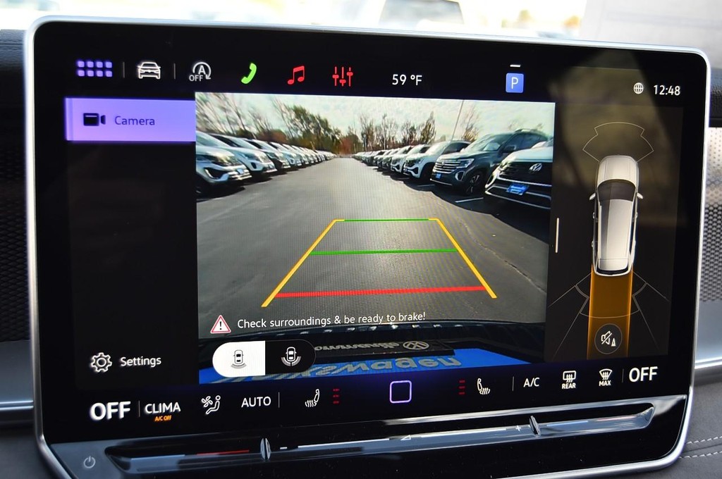 Volkswagen Tiguan Vehicle Full-screen Gallery Image 13