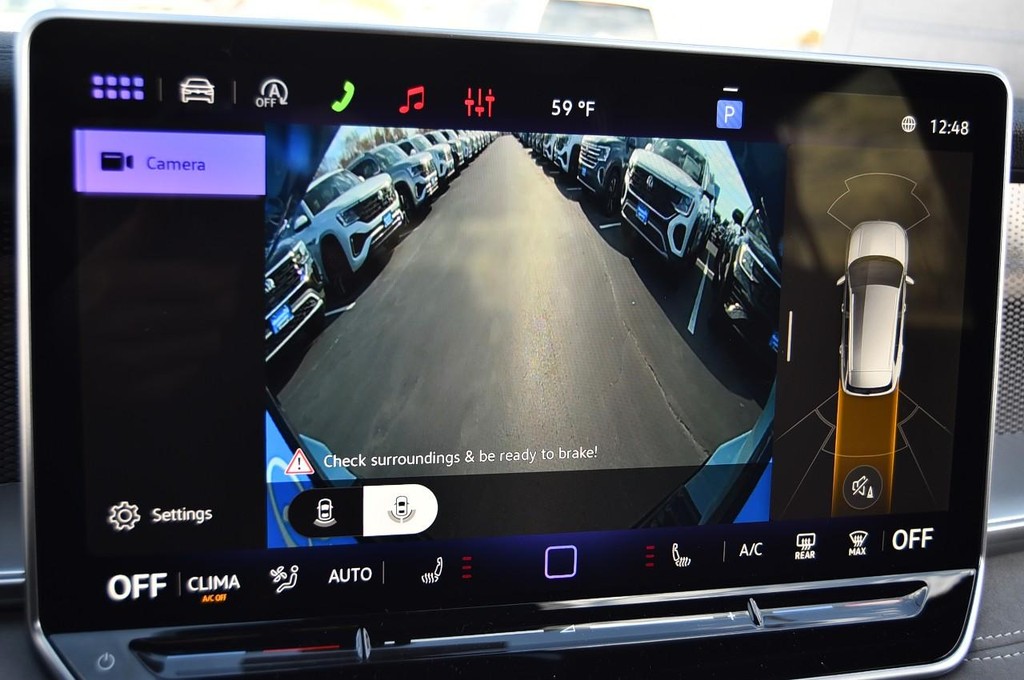 Volkswagen Tiguan Vehicle Full-screen Gallery Image 14