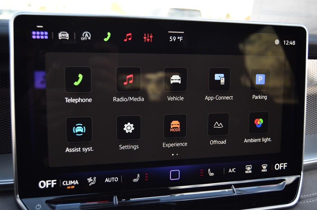 Volkswagen Tiguan Vehicle Full-screen Gallery Image 15