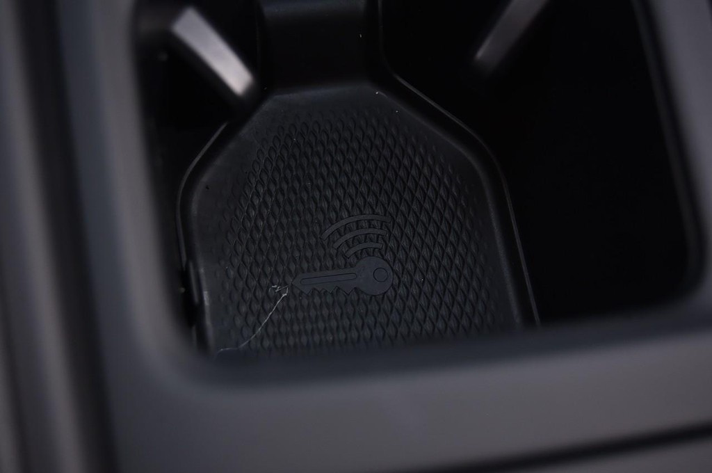 Volkswagen Tiguan Vehicle Full-screen Gallery Image 17