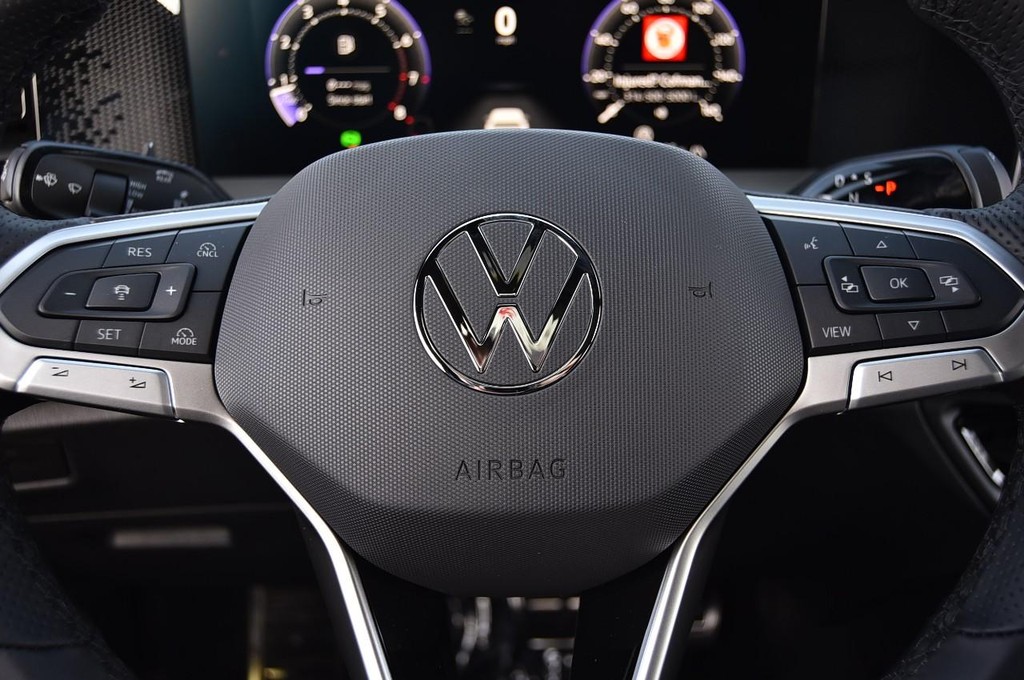 Volkswagen Tiguan Vehicle Full-screen Gallery Image 18