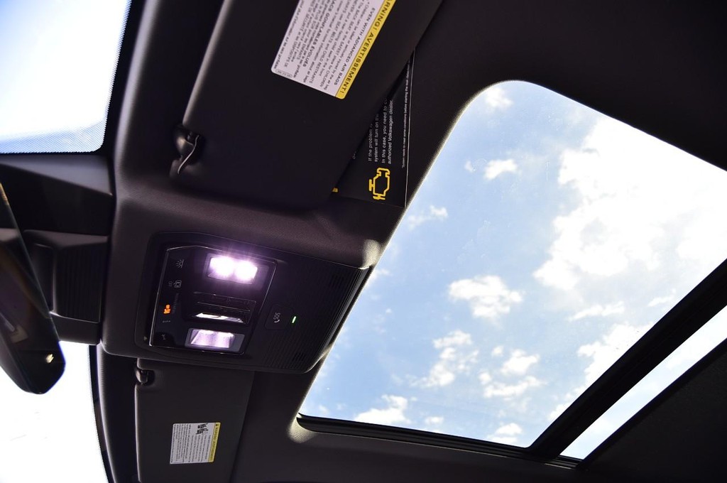 Volkswagen Tiguan Vehicle Full-screen Gallery Image 21