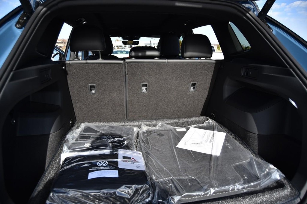 Volkswagen Tiguan Vehicle Full-screen Gallery Image 25