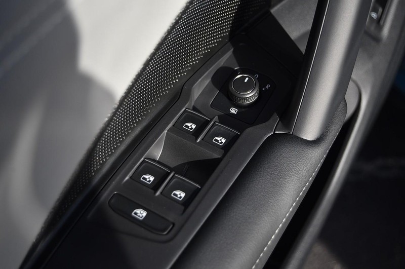 Volkswagen Tiguan Vehicle Image 08