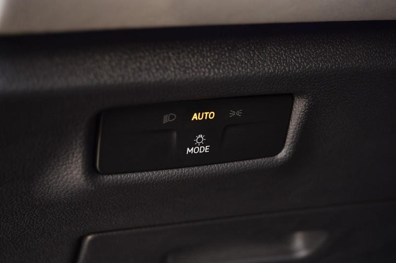 Volkswagen Tiguan Vehicle Image 11