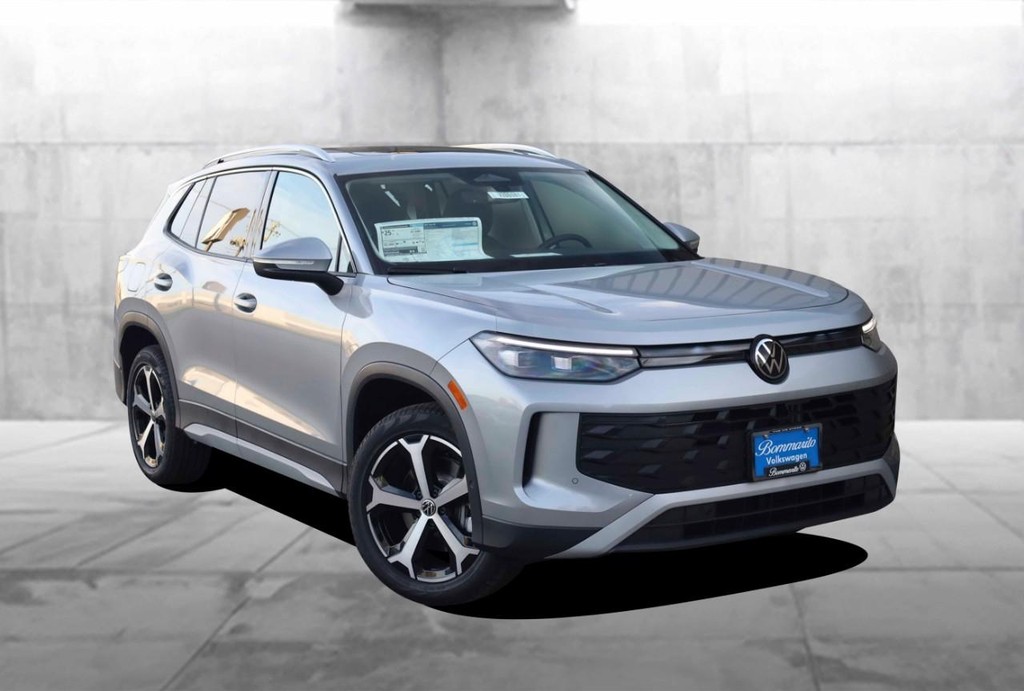 Volkswagen Tiguan Vehicle Full-screen Gallery Image 2