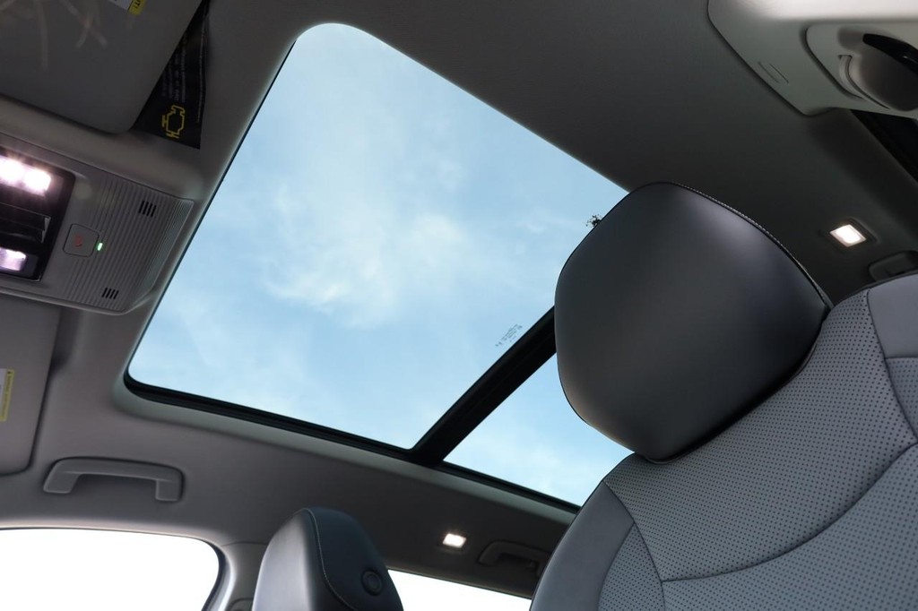 Volkswagen Tiguan Vehicle Full-screen Gallery Image 9