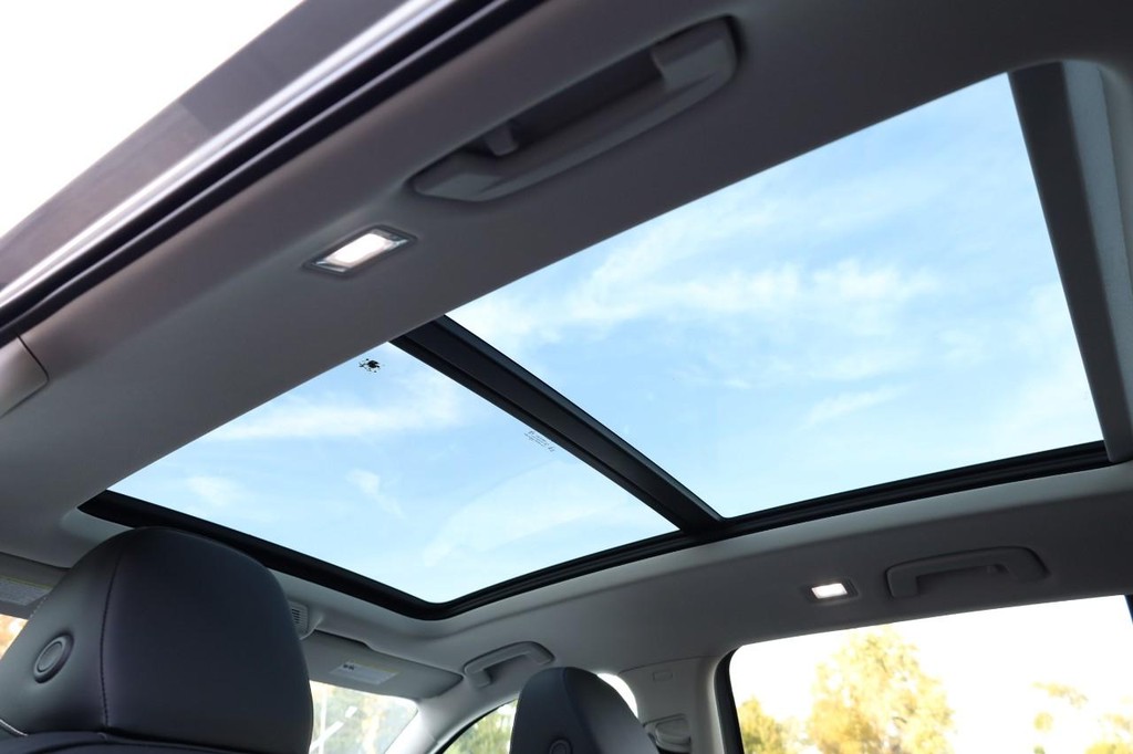 Volkswagen Tiguan Vehicle Full-screen Gallery Image 10