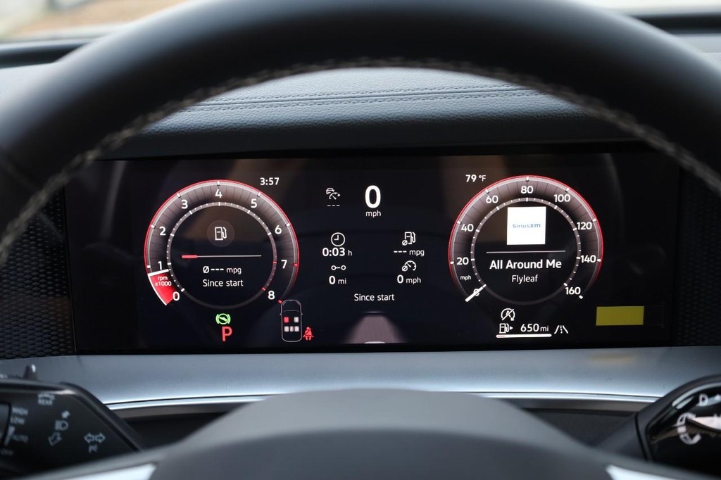 Volkswagen Tiguan Vehicle Full-screen Gallery Image 12