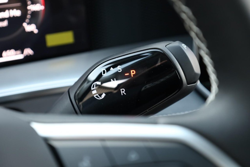 Volkswagen Tiguan Vehicle Full-screen Gallery Image 16