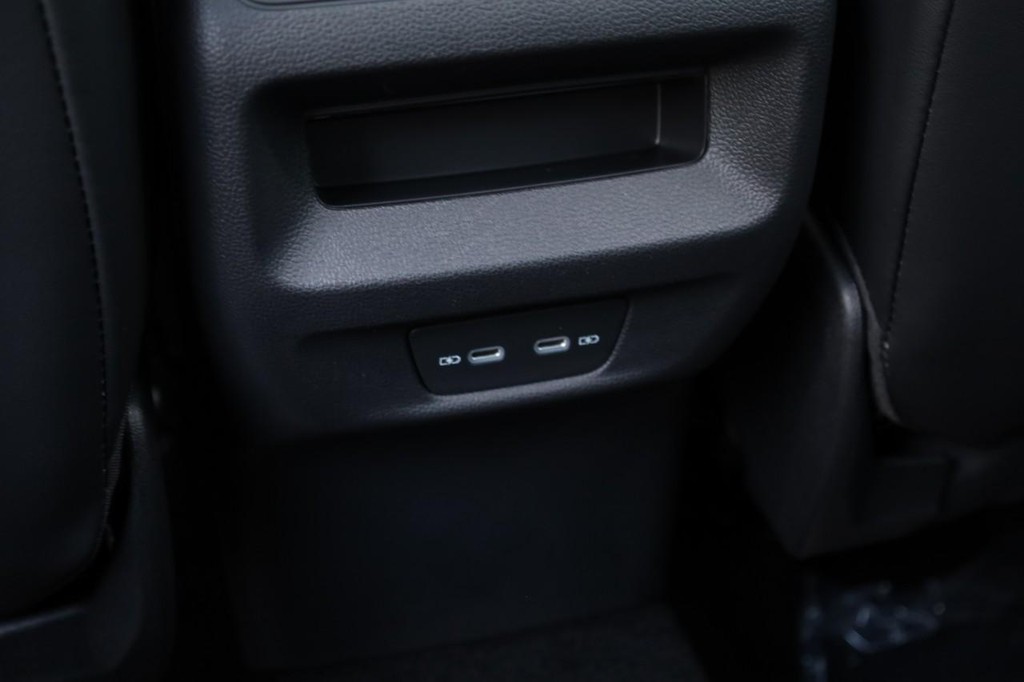 Volkswagen Tiguan Vehicle Full-screen Gallery Image 22