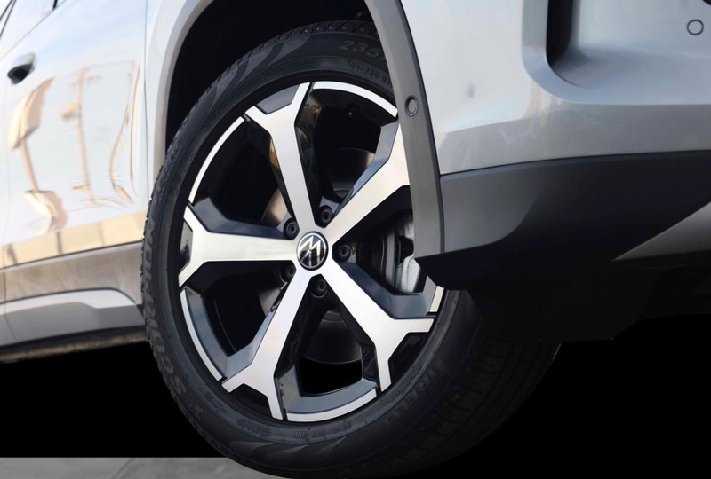 Volkswagen Tiguan Vehicle Image 03