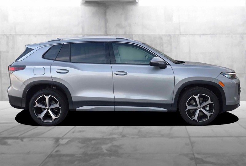 Volkswagen Tiguan Vehicle Image 05