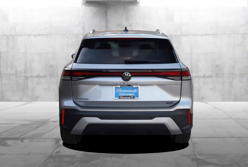 Volkswagen Tiguan Vehicle Image 06