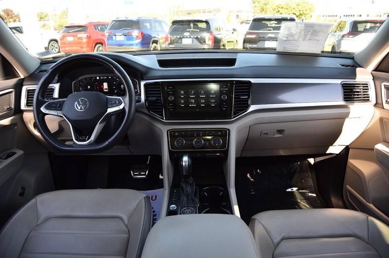 Volkswagen Atlas Vehicle Full-screen Gallery Image 7