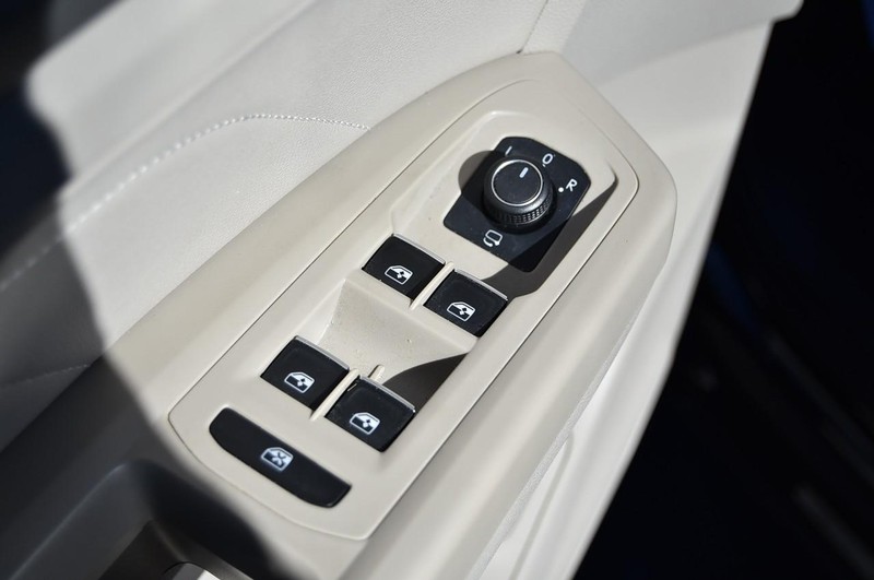 Volkswagen Atlas Vehicle Full-screen Gallery Image 8