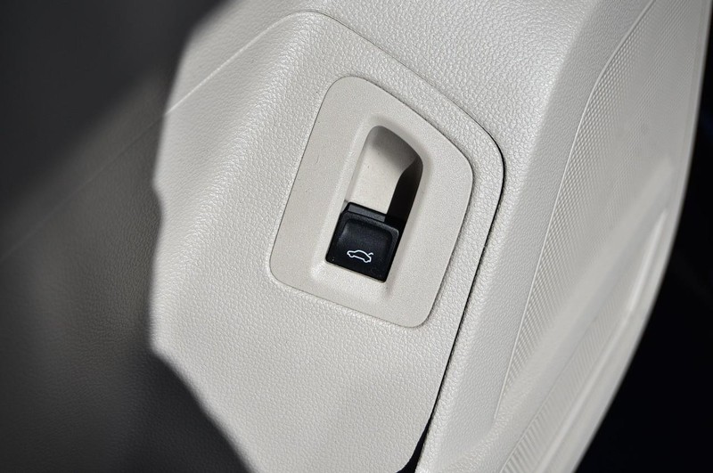 Volkswagen Atlas Vehicle Full-screen Gallery Image 9