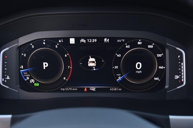 Volkswagen Atlas Vehicle Full-screen Gallery Image 12