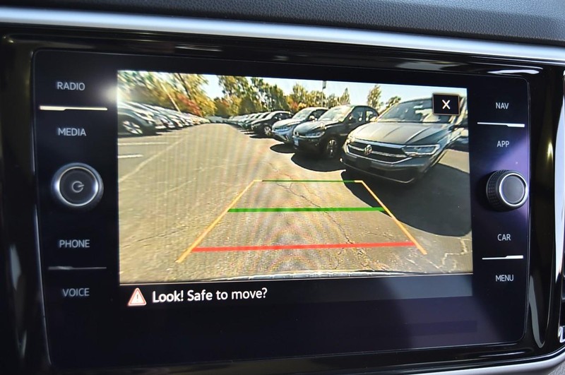 Volkswagen Atlas Vehicle Full-screen Gallery Image 13