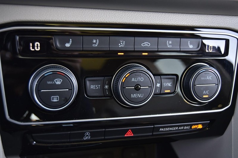 Volkswagen Atlas Vehicle Full-screen Gallery Image 15