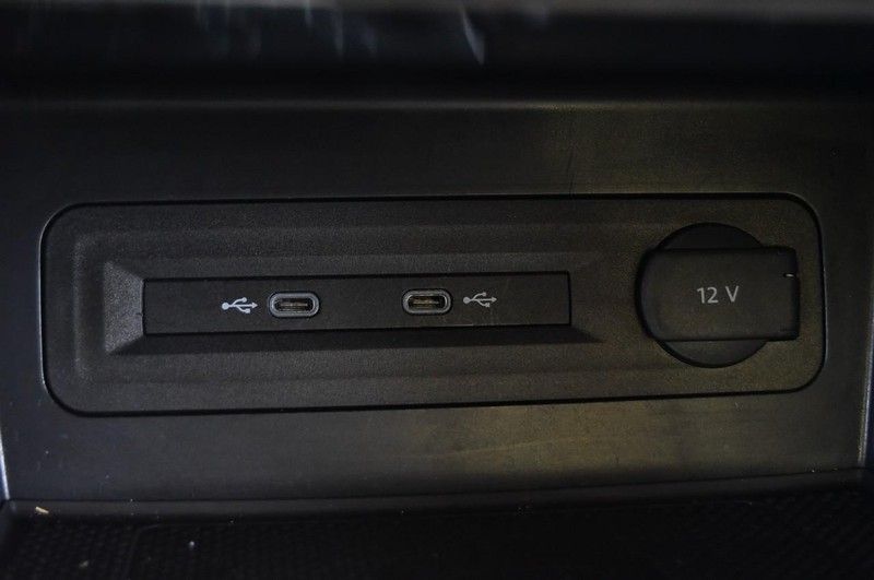 Volkswagen Atlas Vehicle Full-screen Gallery Image 16