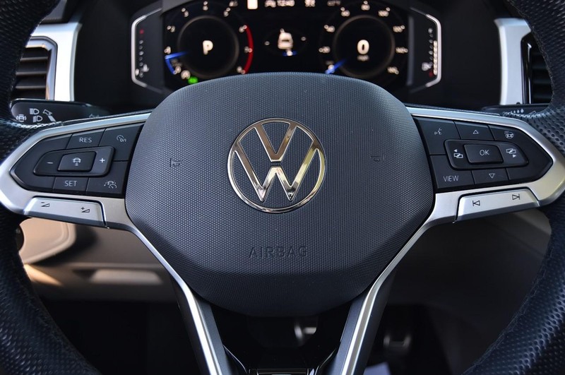 Volkswagen Atlas Vehicle Full-screen Gallery Image 18