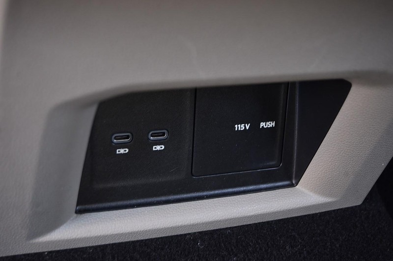 Volkswagen Atlas Vehicle Full-screen Gallery Image 24