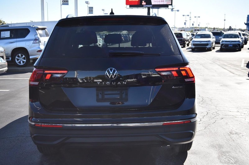 Volkswagen Tiguan Vehicle Image 06