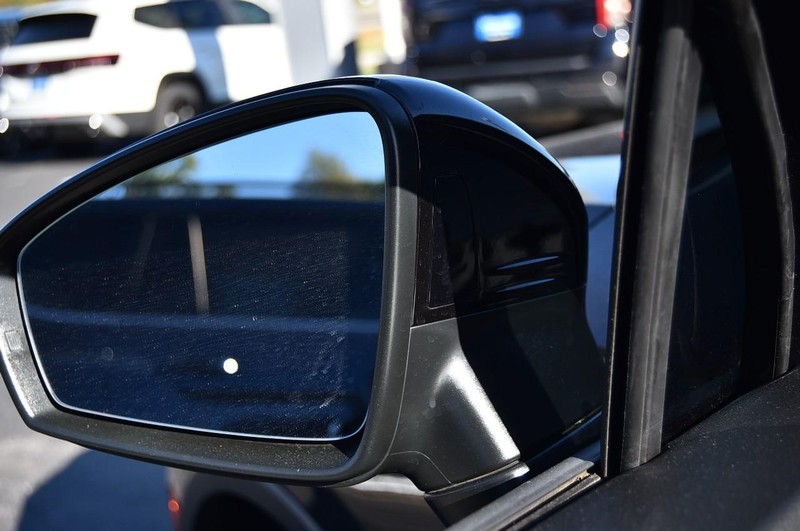 Volkswagen Tiguan Vehicle Image 09