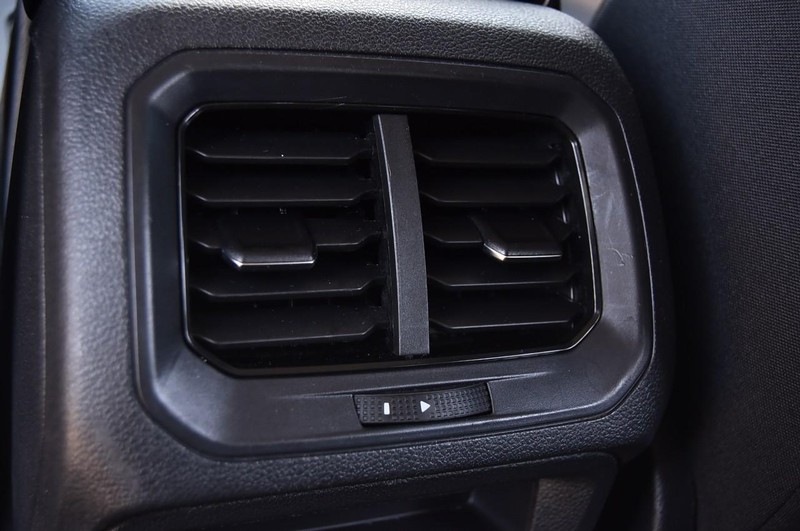 Volkswagen Tiguan Vehicle Image 22