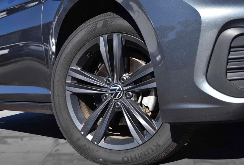 Volkswagen Jetta Vehicle Image 03