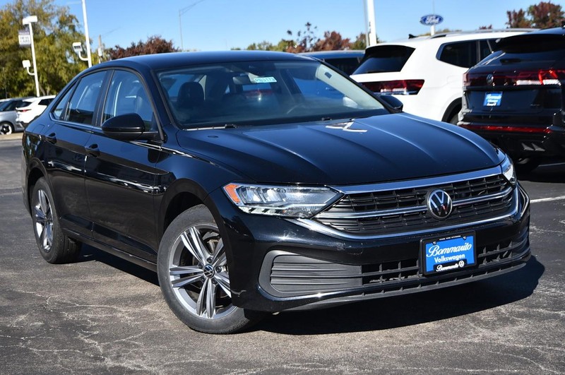 Volkswagen Jetta Vehicle Full-screen Gallery Image 2