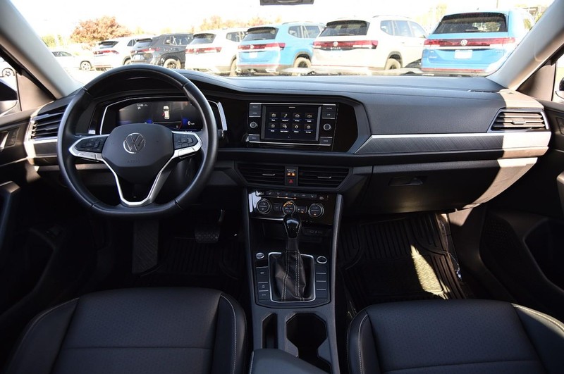 Volkswagen Jetta Vehicle Full-screen Gallery Image 7