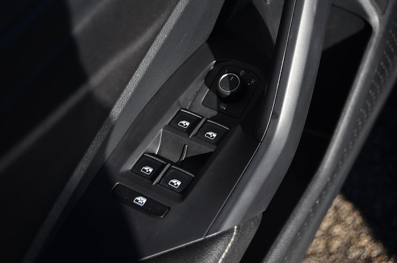 Volkswagen Jetta Vehicle Full-screen Gallery Image 8