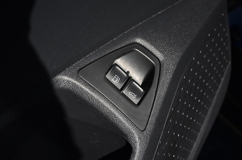 Volkswagen Jetta Vehicle Full-screen Gallery Image 9