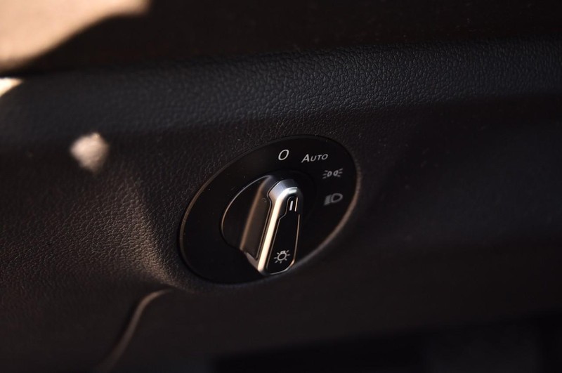 Volkswagen Jetta Vehicle Full-screen Gallery Image 11